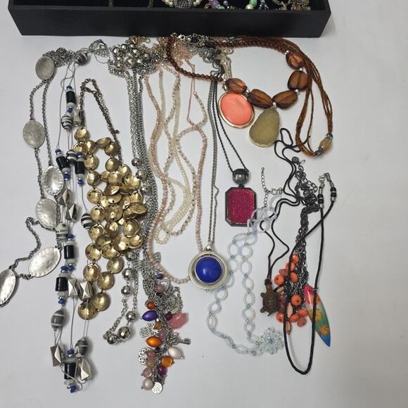 Huge Lot Of Costume Jewelry 16 Necklaces + 20 Bracelets All Wearable Colorful - Picture 4 of 6